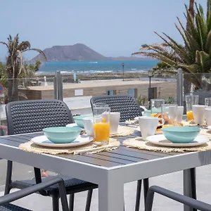 https://poris-corralejo-beach-2-bronze-seaview-by-holidayshome.in-canary-islands.com